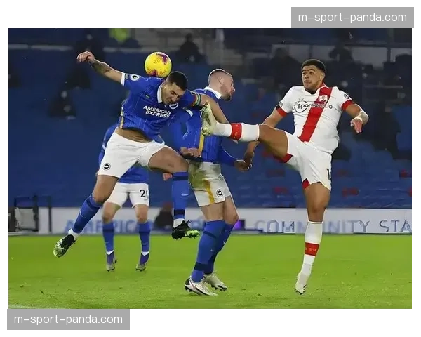 西汉姆联控场能力联赛倒数，中场失势导致攻防两端脱节